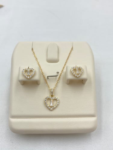 A quarter of an 18 karat set of hearts