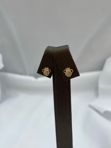 18 karat earring