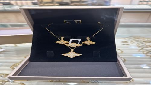 طقم عيار ١٨