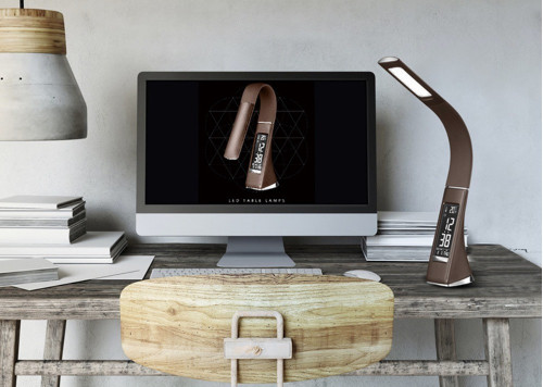 مصباح LED بني بغطاء جلدي وشاشة LCD