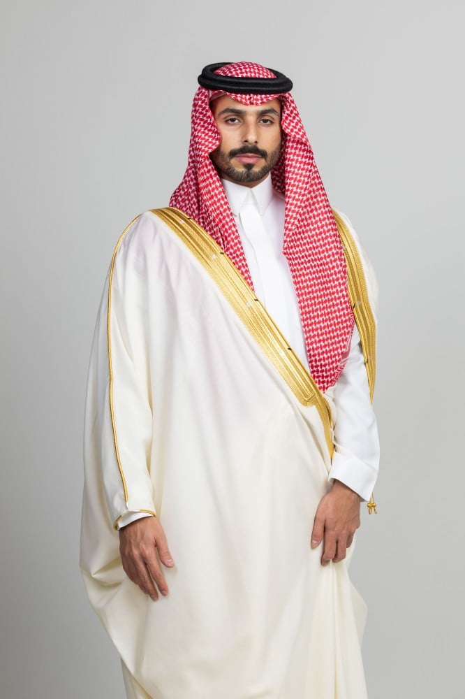 بشت ملكي أبيض