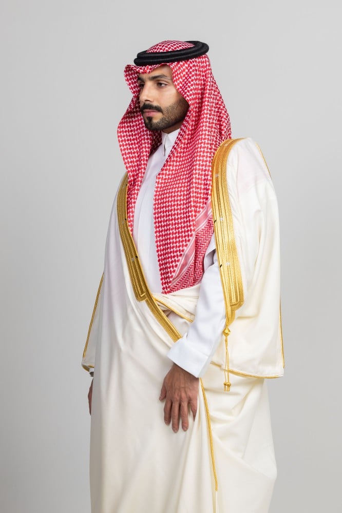 بشت ملكي أبيض