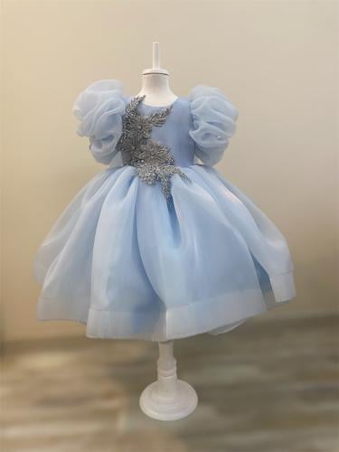 فستان كلفه الورد + اكسسوار شعر