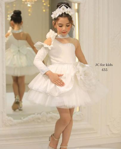 فستان ابيض ورده + اكسسوار شعر