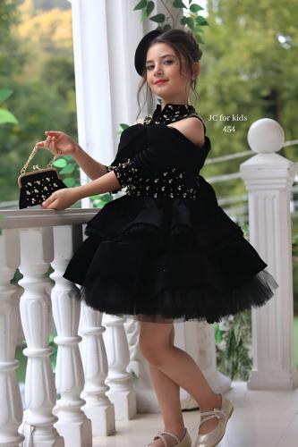 فستان مخمل أسود + شنطه + اكسسوار شعر