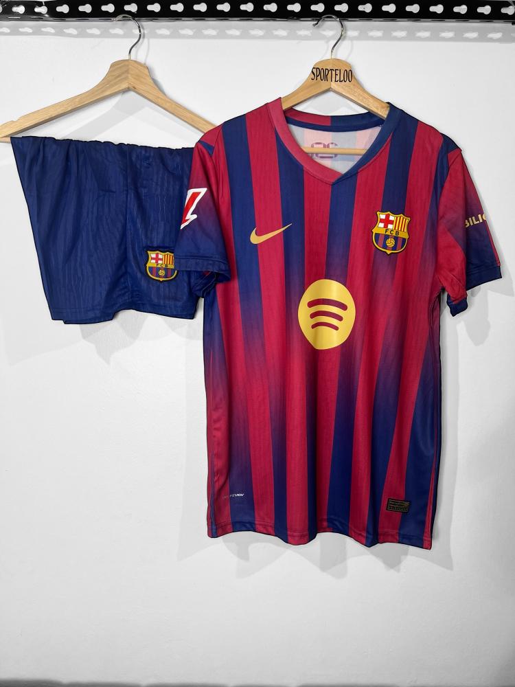 طقم برشلونة بمناسبة الذكرى 125