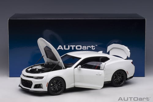 Chevrolet Camaro ZL1  Brand: Autoart  Scale: 1/18 Color: White 71206