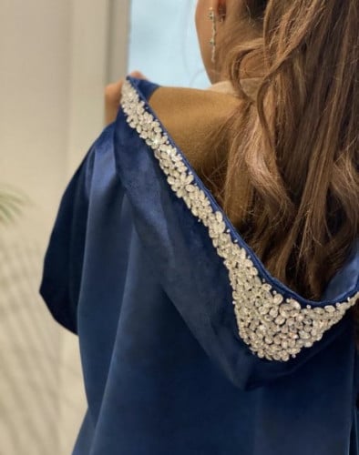 عباية شتوية بقماش كحلي ثقيل وشك فضي فاخر