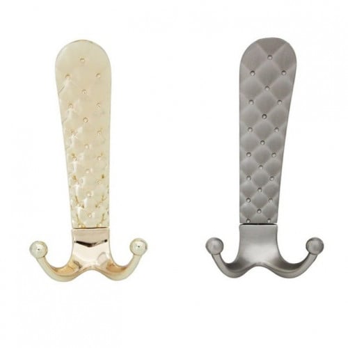 علاقة ملابس