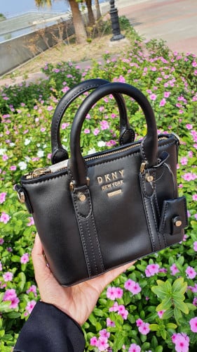 شنطة ميني ماركة DKNY