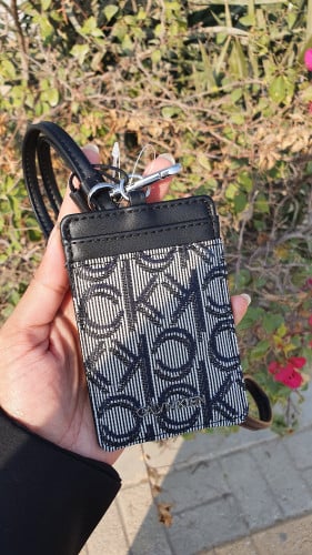 حامل هوية كالفن كلاين