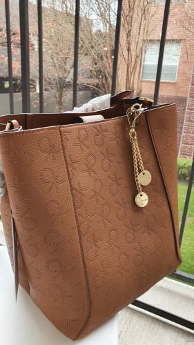 شنطة كبيرة ماركة كالفن كلاين