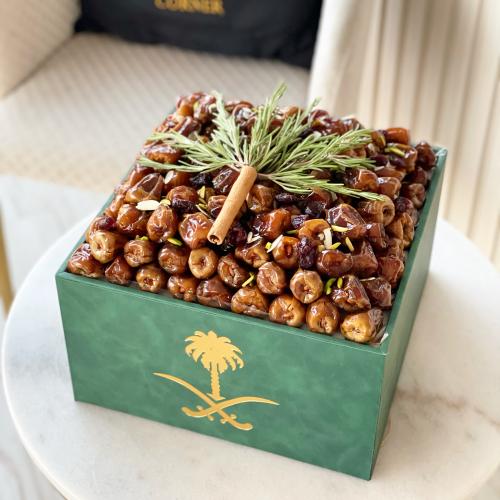 صينية اليوم الوطني ( تمر محشي )