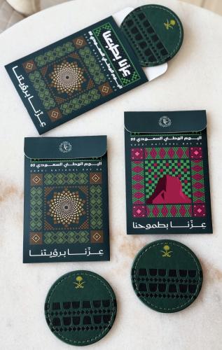 قاعدة من الجلد للكوب والفنجال