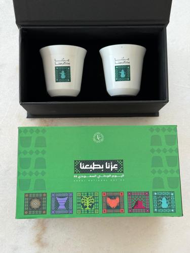 طقم فناجيل ستيل بتصميم اليوم الوطني