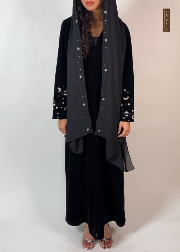 Moon عباية سوداء بأكمام مطرزة قمر ونجوم