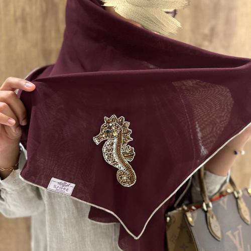 طرحه بوال عودي بتطريز حصان البحر ( تطريز يدوي بالف...