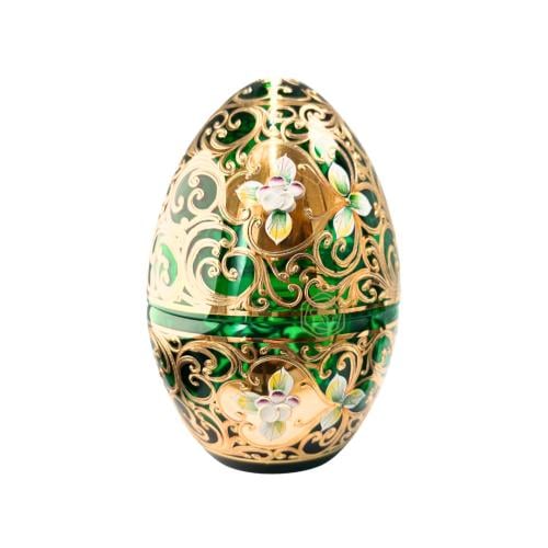 فازة " بيضة فابرجيه " باللون الأخضر