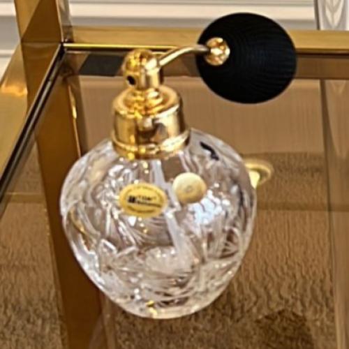 عبوة عطر بمضخة بتصميم كلاسيكي من كريستال بوهيمي مذهبة صناعة يدوية