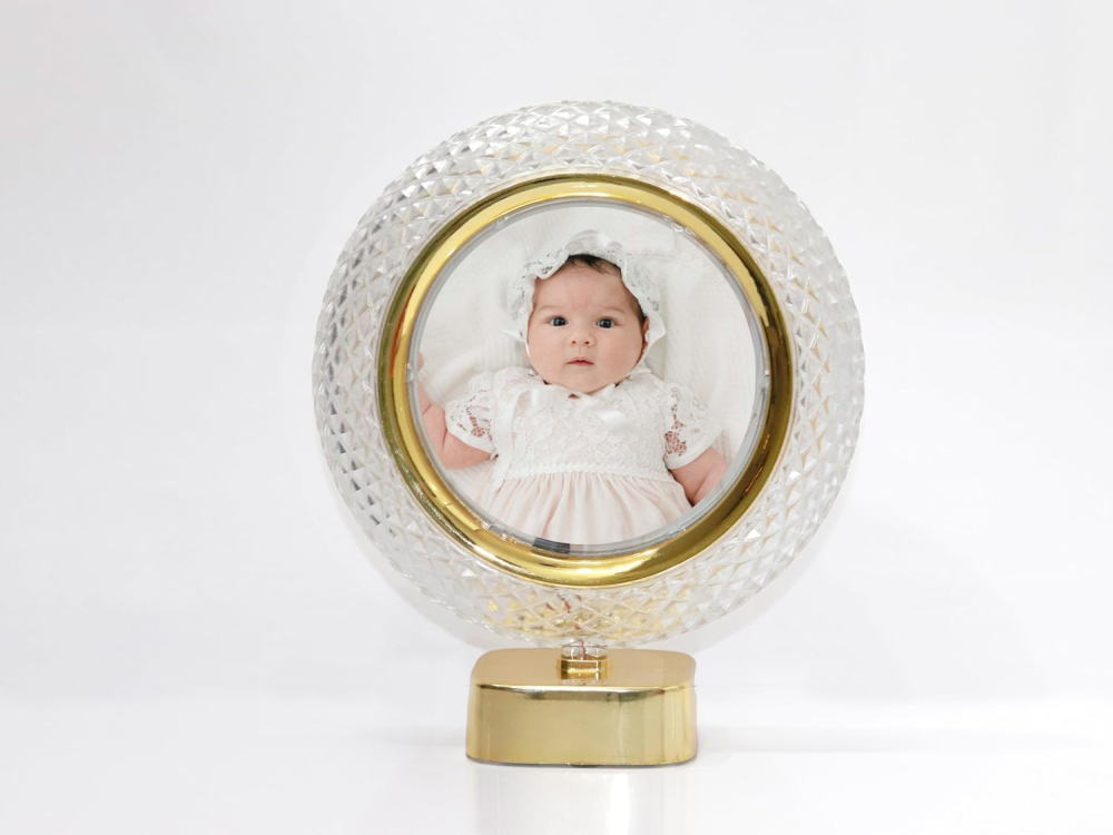 إطار صور دائري من الكريستال والزجاج