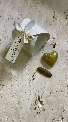 توزيعات مستكه معطره مع كسر عود