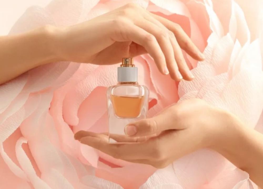 كيف يؤثر العطر على انطباع الآخرين؟ أسرار الرائحة الأولى