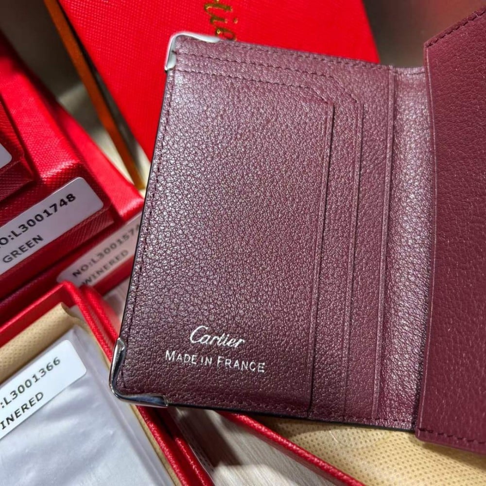 محفظة كارتير أسود