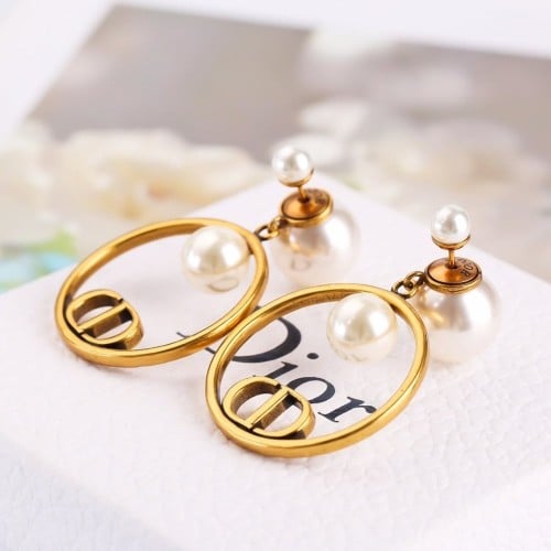 حلق ديور Dior ذهبي
