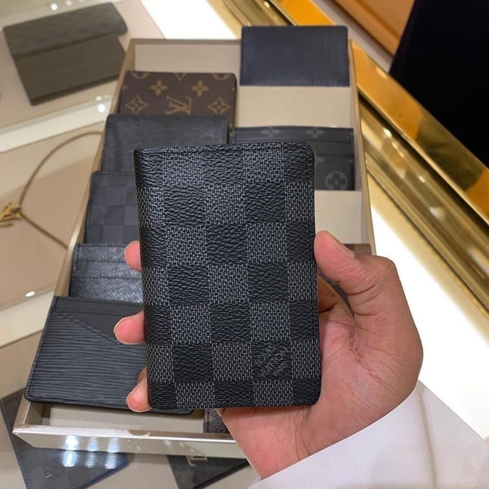 محفظة لويس فيتون