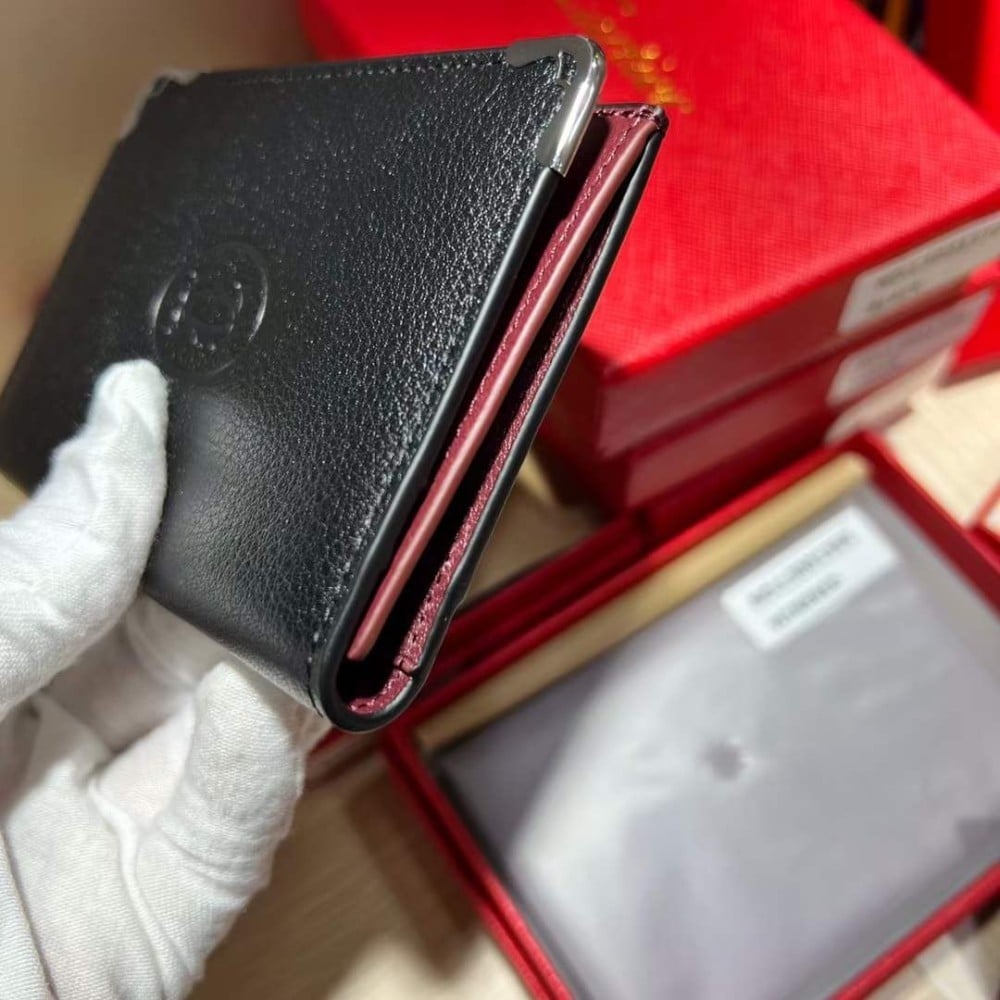 محفظة كارتير أسود