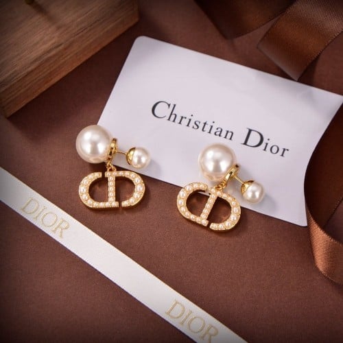 حلق ديور Dior ذهبي