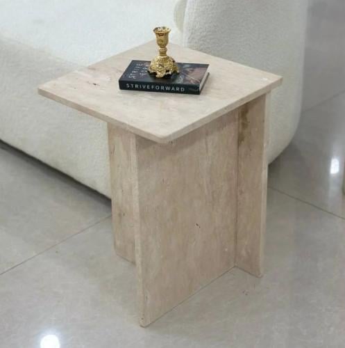 طاولة جانبية