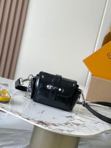 Louis Vuitton – Black Glazed Boxy Crossbody