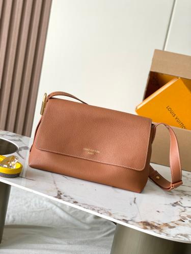 Louis Vuitton – Soft Trunk Tan