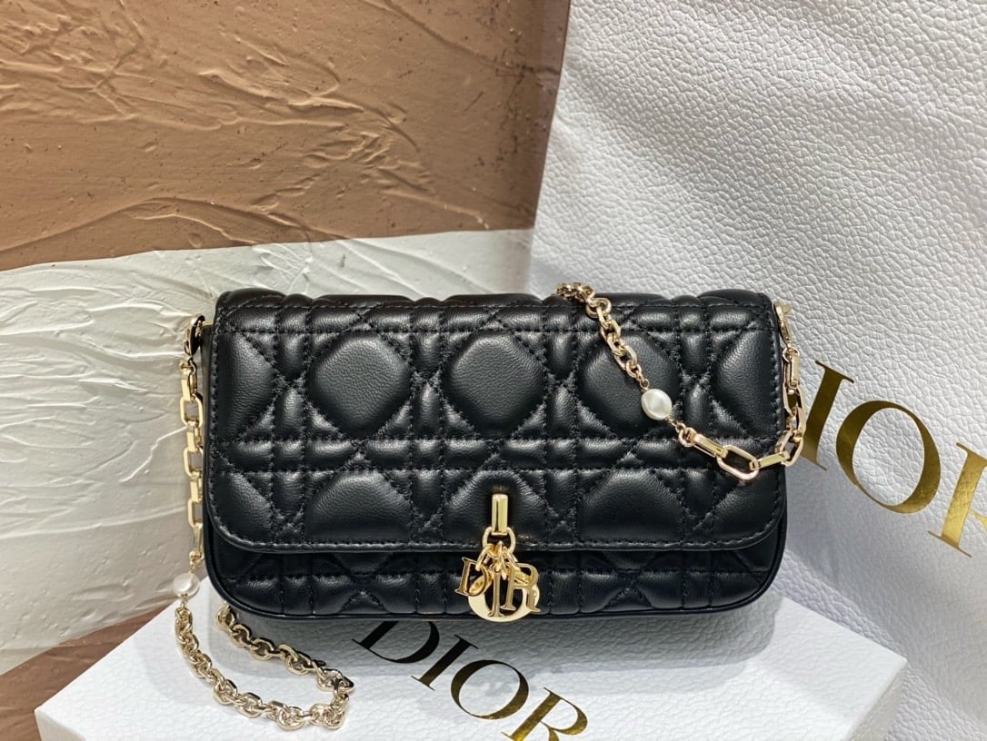 Christian Dior – Caro Pearl Chain Bag
