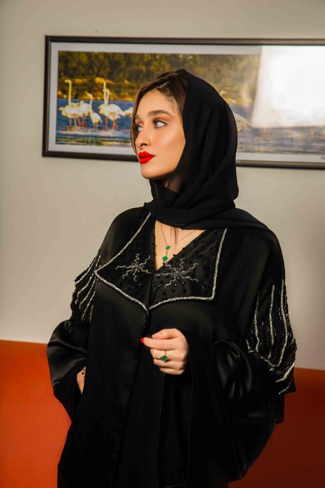عباية نسائية سوداء