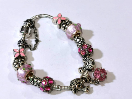 سوار نسائي مطلي بالفضة بتصميم انيق مع كريستال لامع من سواروفسكي اليمينتس