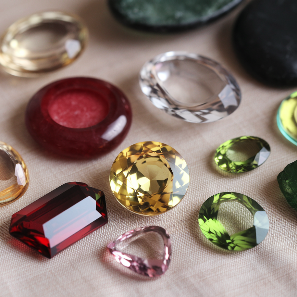 ما قيل في الأحجار الكريمة