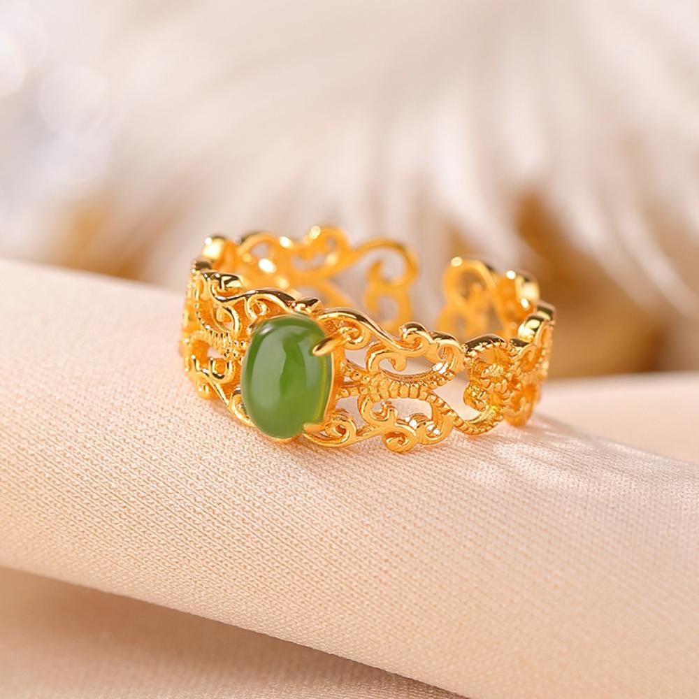 خاتم الفراشة الراقية – أناقة اليشم الهتياني بتصميم كلاسيكي فاخر