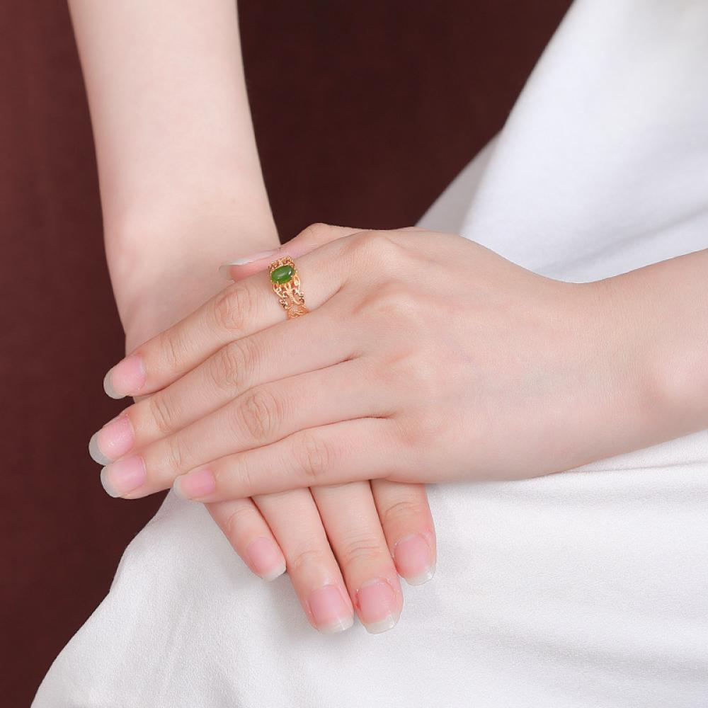 خاتم الفراشة الراقية – أناقة اليشم الهتياني بتصميم كلاسيكي فاخر