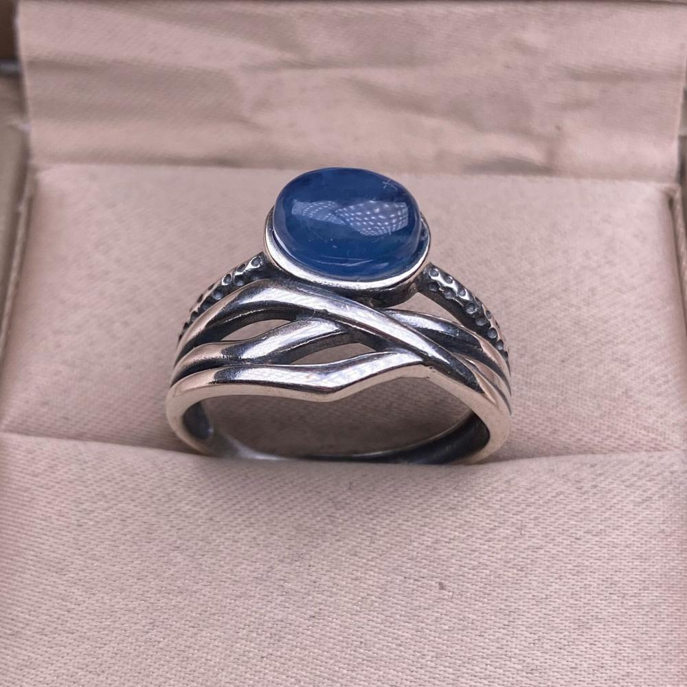 خاتم أكوامارين S925: أناقة عصرية تناسب الجميع