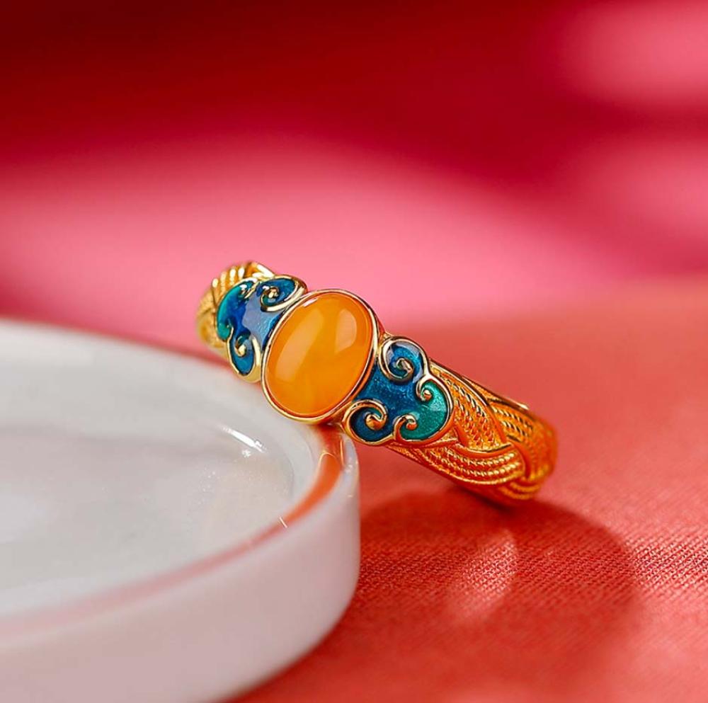 خاتم لومِن الكهرمان - إشراقة تليق بالجمال