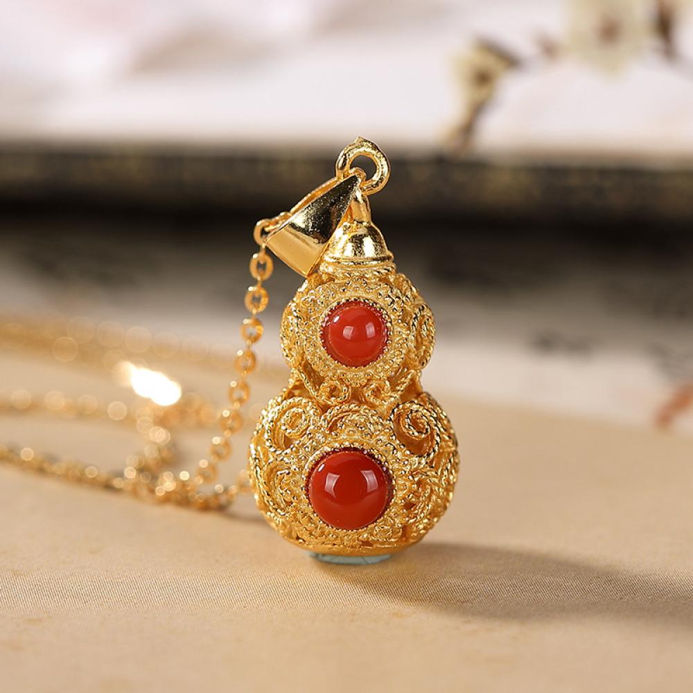 قلادة فضة ييلو S925 مطلية بالذهب – حجر اليشم الأحمر الجنوبي والفيروز بتصميم  أنثوي