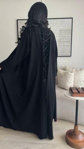 عباية نسائية سوداء