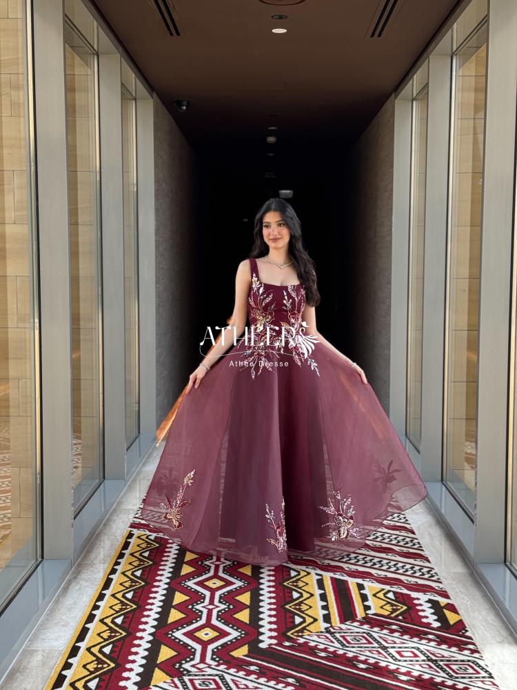 فستان سهرة تول توتي منفوش بتطريز ذهبي ناعم