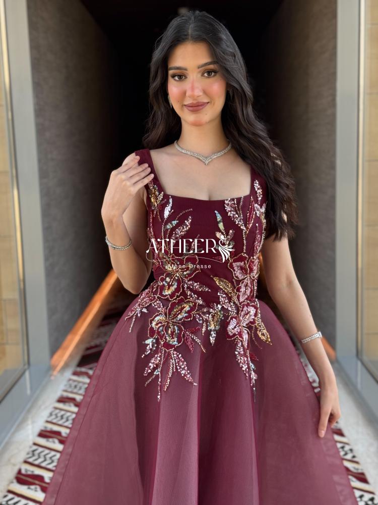 فستان سهرة تول توتي منفوش بتطريز ذهبي ناعم