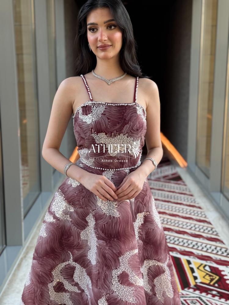 فستان سهره كلوش بتطريز لامع لون خمري