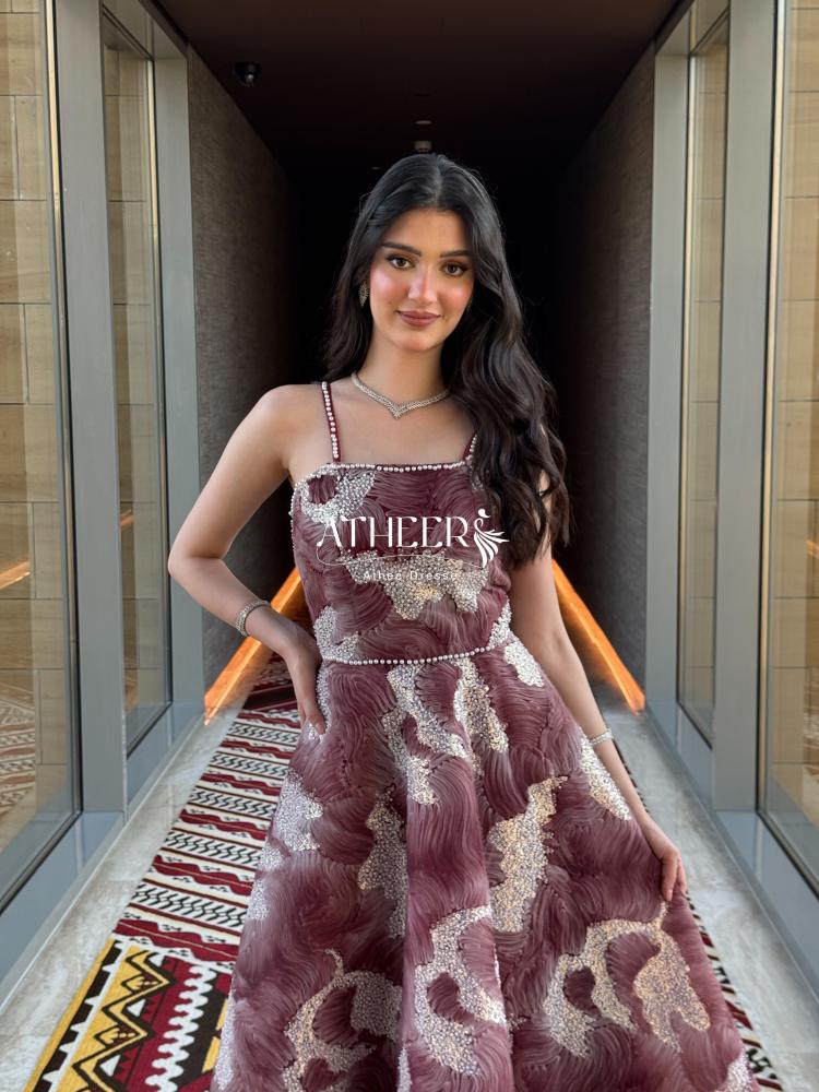 فستان سهره كلوش بتطريز لامع لون خمري