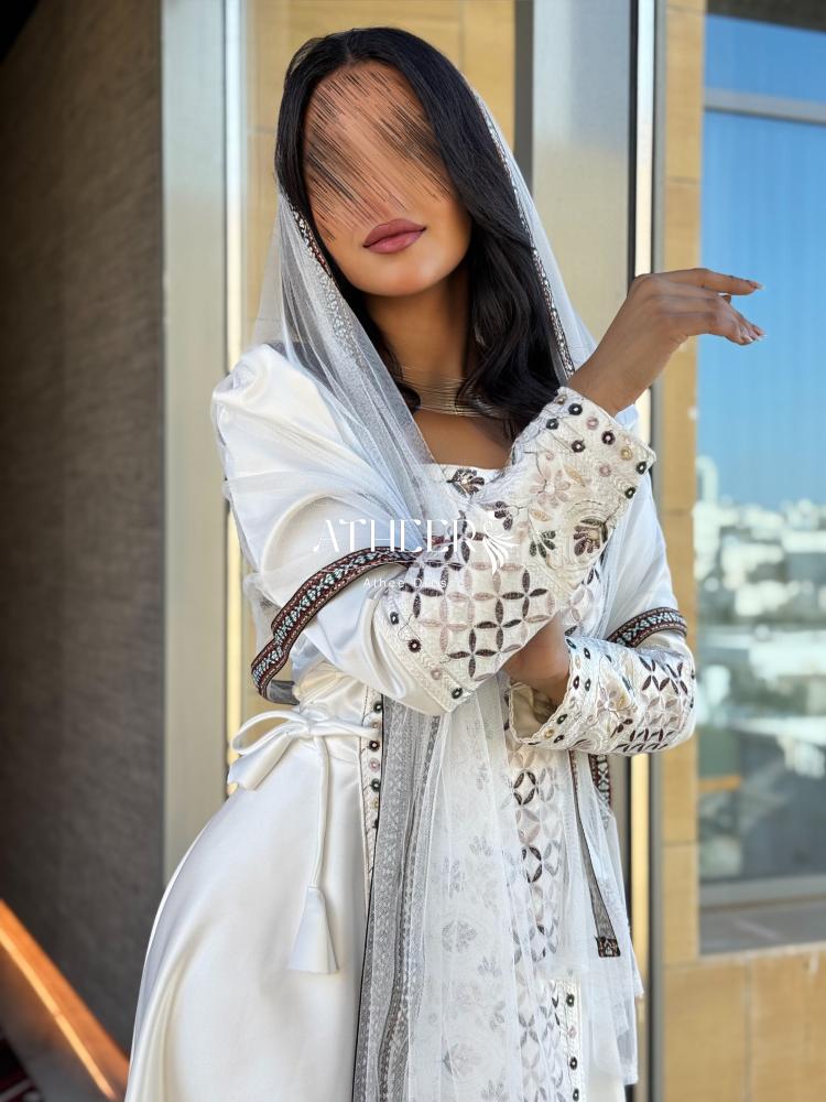 جلابية نسائية مطرزة تفته لون اوف وايت - متجر اثير