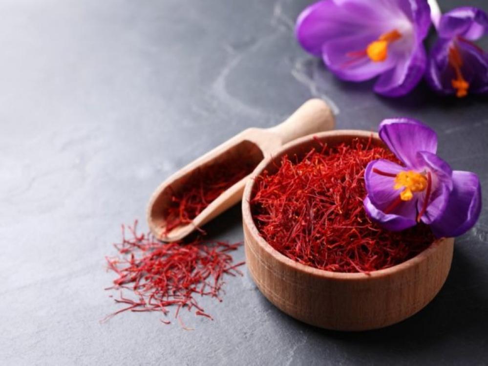 مالاتعرفه عن اسرار الزعفران نخبرك به في نفحات الطيب